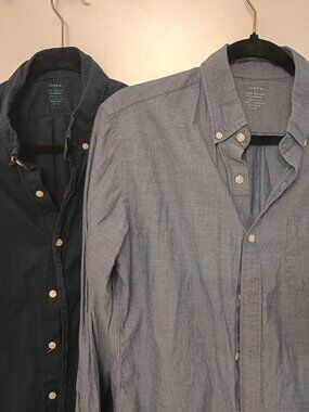 Lot of 2 light weight chambray J Crew button down shirts in Navy / light blue